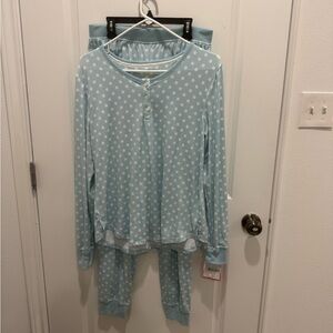 Gorgeous color so soft, comfy material very snuggly